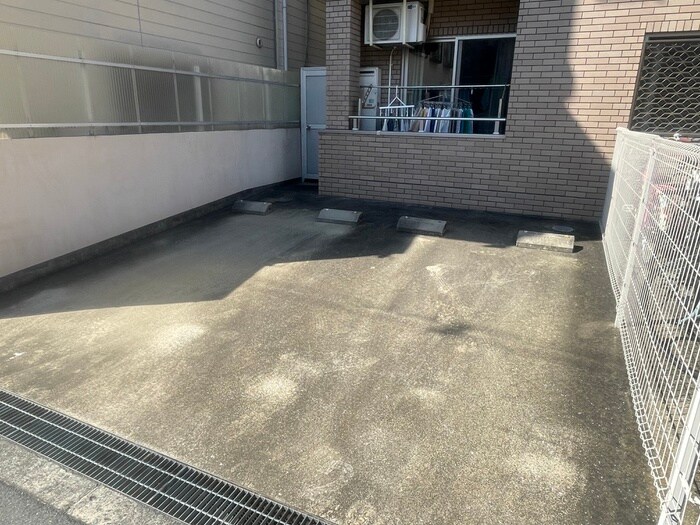 物件外観写真5　(駐車場)