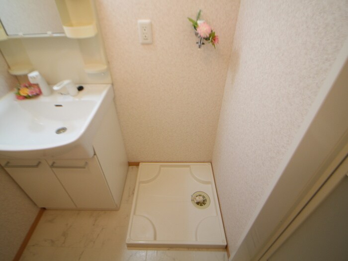 物件内観写真11　(洗濯機置場)