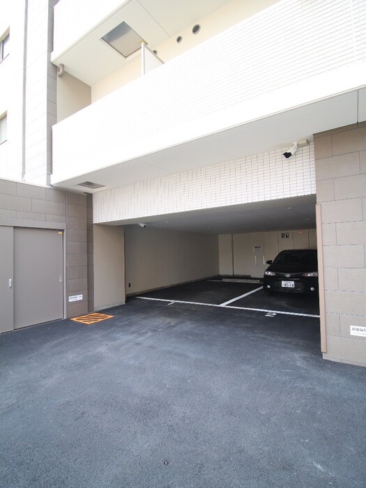 物件外観写真3　(駐車場)