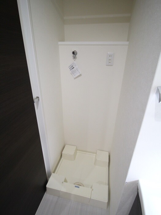 物件内観写真10　(洗濯機置場)