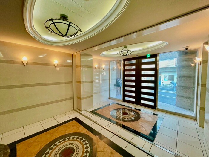 物件外観写真2　(エントランス部分)