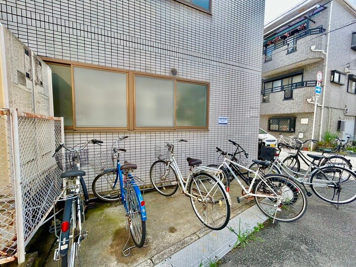 物件外観写真4　(駐輪場)