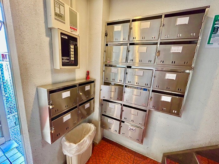 物件外観写真5　(エントランス部分)