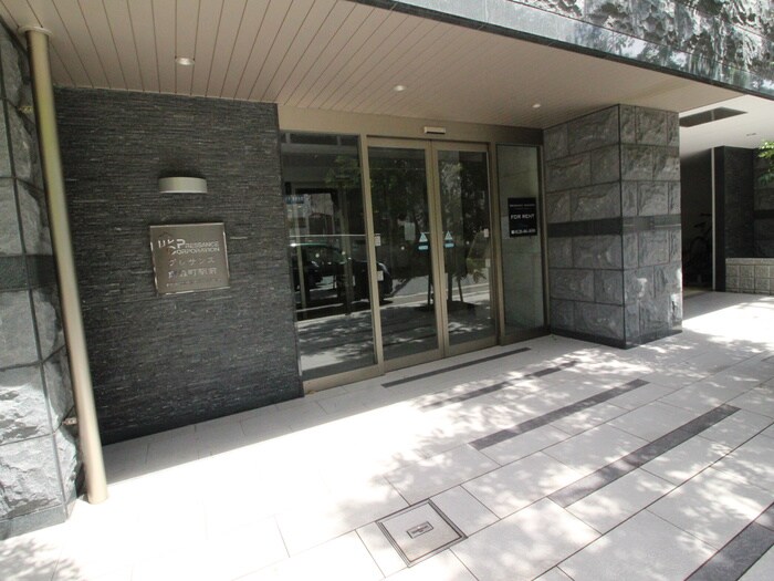 物件外観写真2　(エントランス部分)