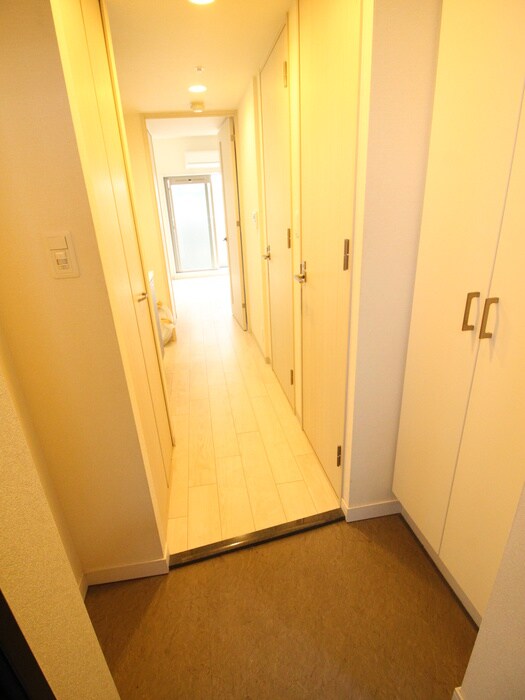 物件内観写真7　(玄関)
