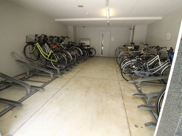 物件外観写真6　(駐輪場)