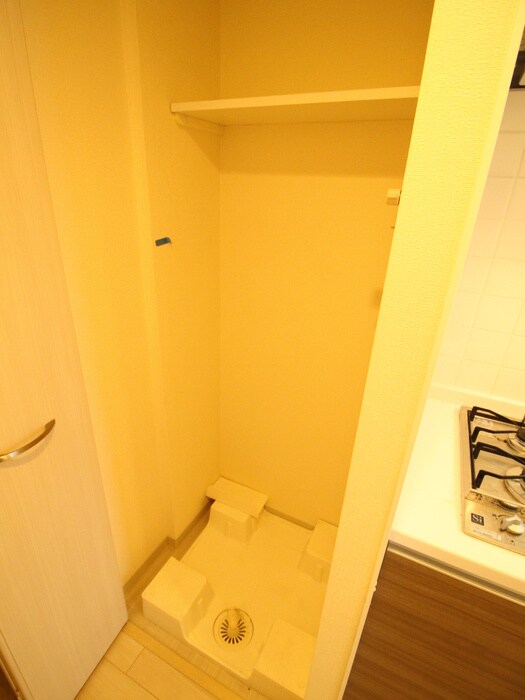 物件内観写真10　(洗濯機置場)