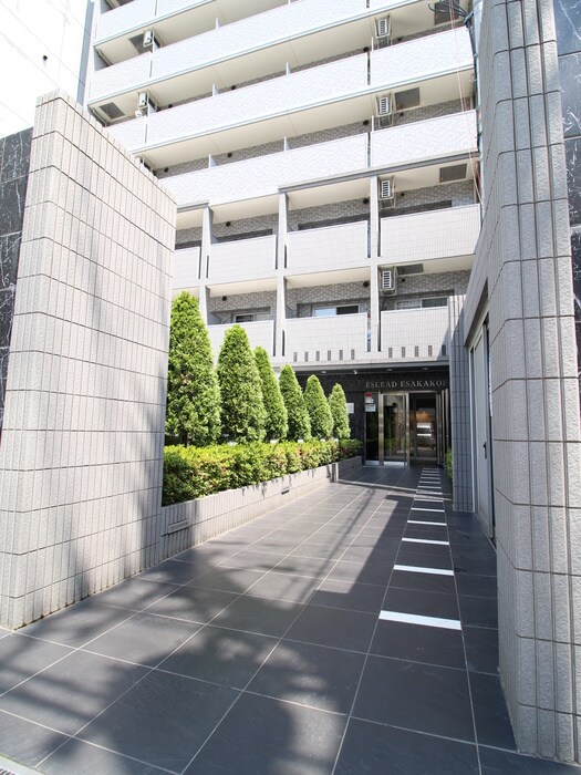 物件外観写真5　(エントランス部分)