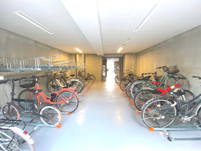 物件外観写真4　(駐輪場)