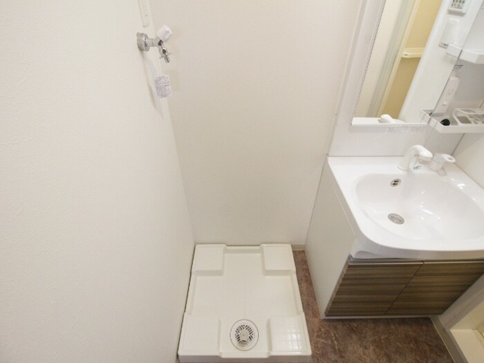 物件内観写真12　(洗濯機置場)