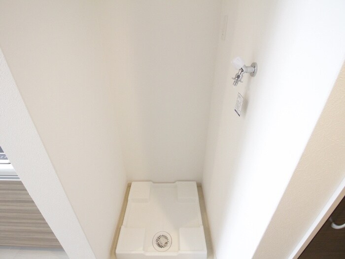 物件内観写真12　(洗濯機置場)