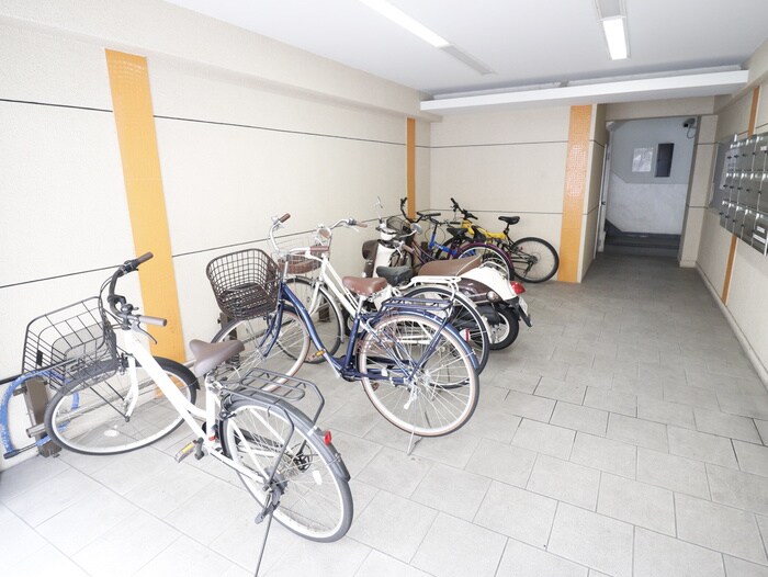 物件外観写真3　(駐輪場)