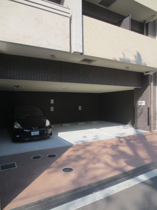 物件外観写真3　(駐車場)