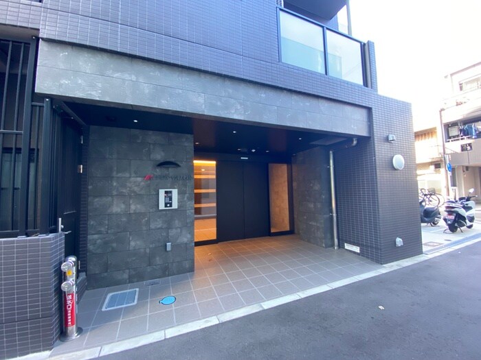 物件外観写真2　(エントランス部分)