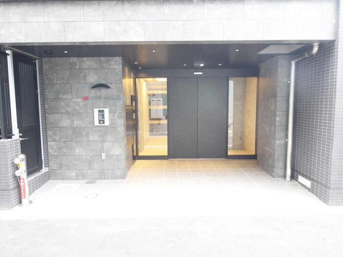 物件外観写真4　(エントランス部分)