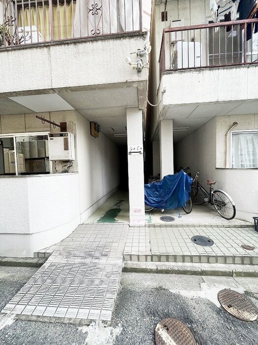 物件外観写真5　(エントランス部分)