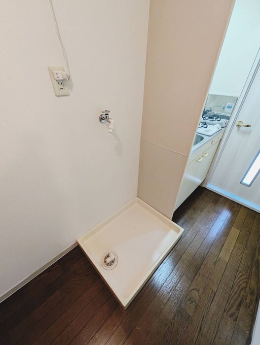 物件内観写真8　(洗濯機置場)