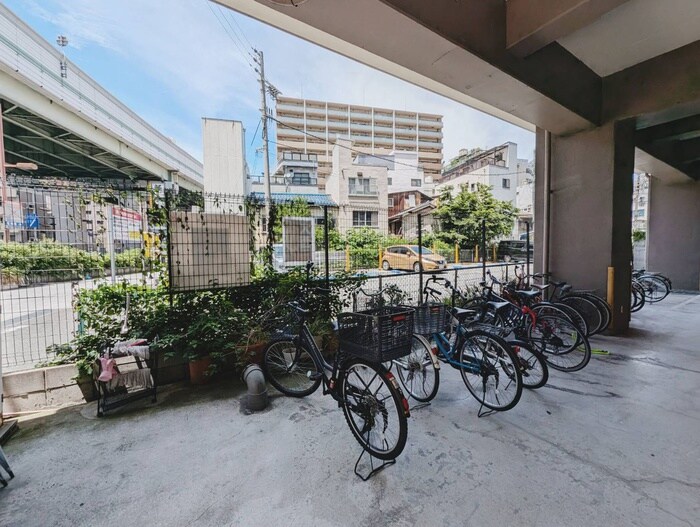 物件外観写真3　(駐輪場)