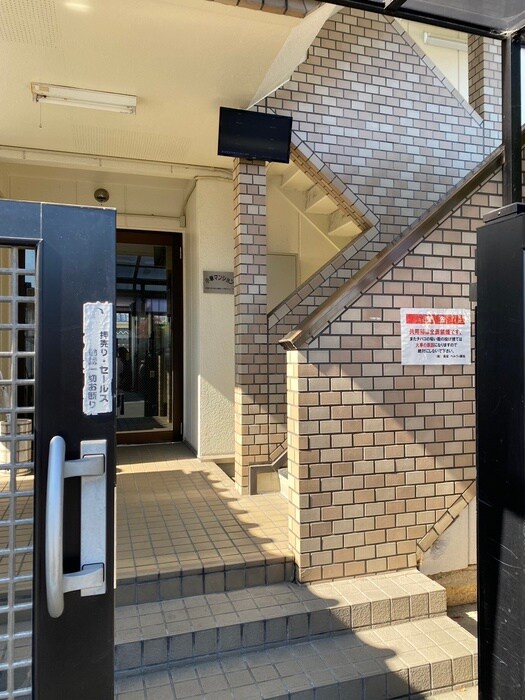 物件外観写真2　(エントランス部分)