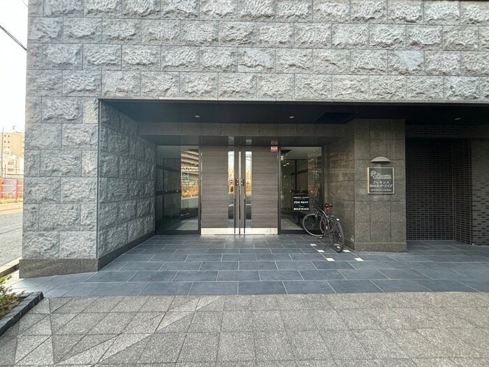 物件外観写真2　(エントランス部分)
