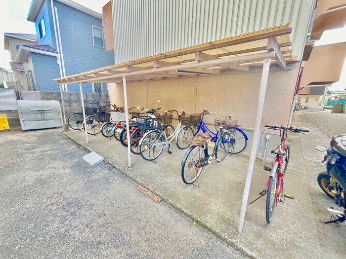 物件外観写真5　(駐輪場)