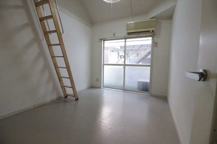 物件内観写真13　(室内からの展望)