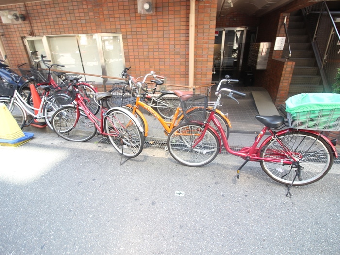 物件外観写真4　(駐輪場)