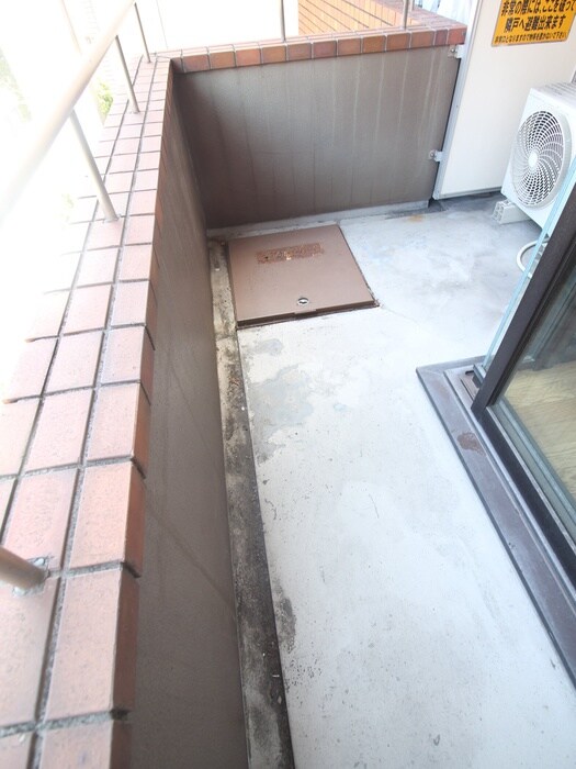 物件内観写真10　(洗濯機置場)