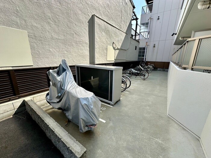 物件外観写真4　(駐輪場)