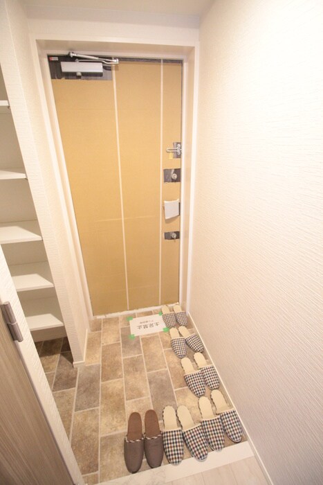 物件内観写真14　(玄関)