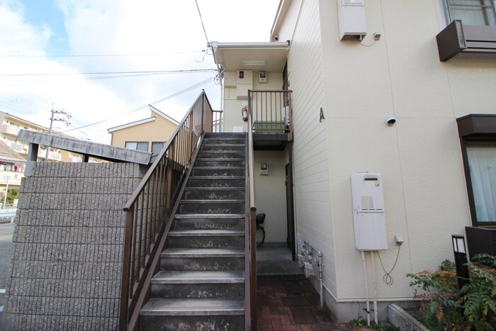 物件外観写真2　(エントランス部分)