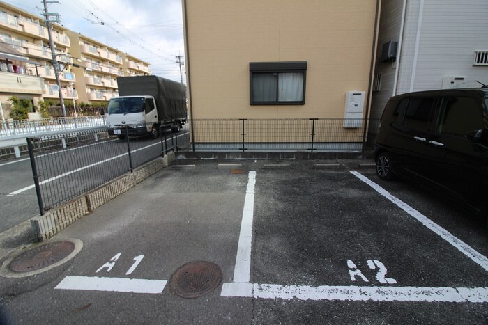 物件外観写真5　(駐車場)