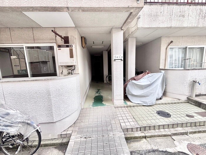 物件外観写真3　(エントランス部分)