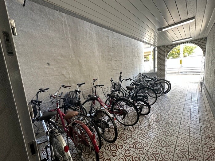 物件外観写真3　(駐輪場)