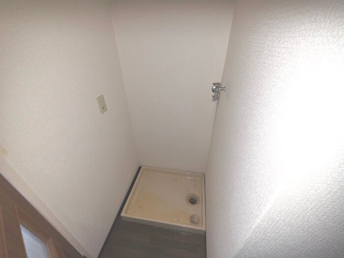 物件内観写真10　(洗濯機置場)