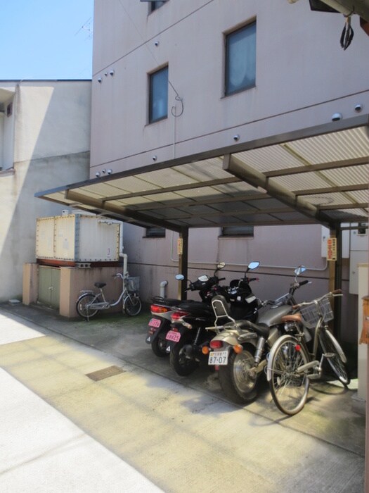 物件外観写真2　(駐輪場)