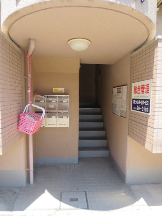 物件外観写真4　(エントランス部分)