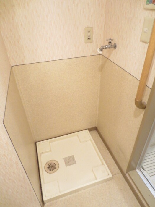 物件内観写真9　(洗濯機置場)