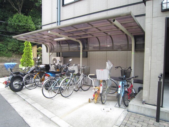 物件外観写真3　(駐輪場)