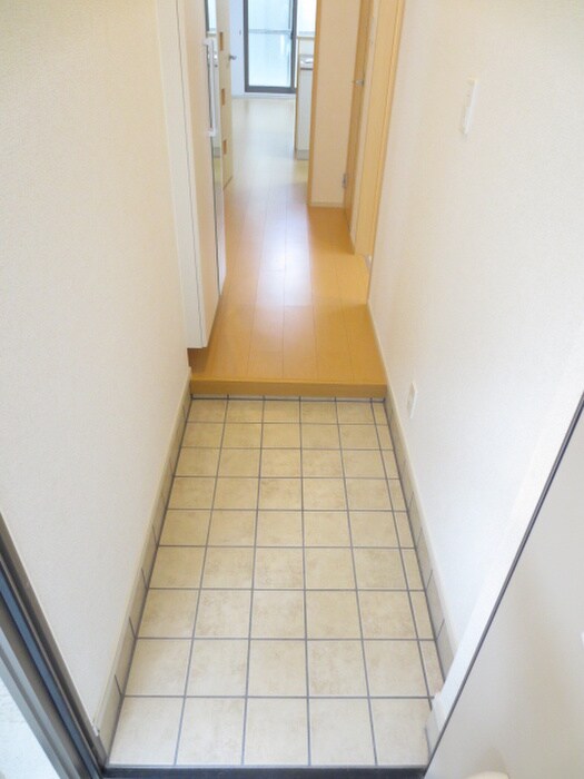 物件内観写真3　(玄関)