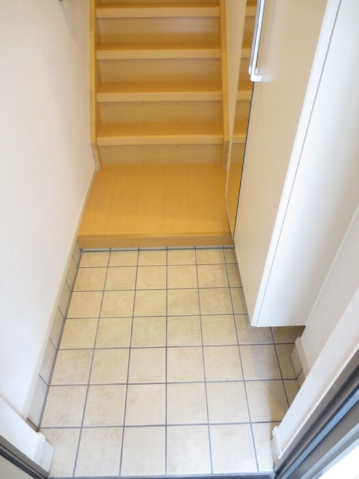 物件内観写真3　(玄関)