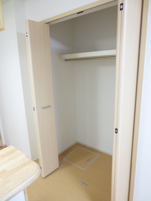 物件内観写真10　(収納)