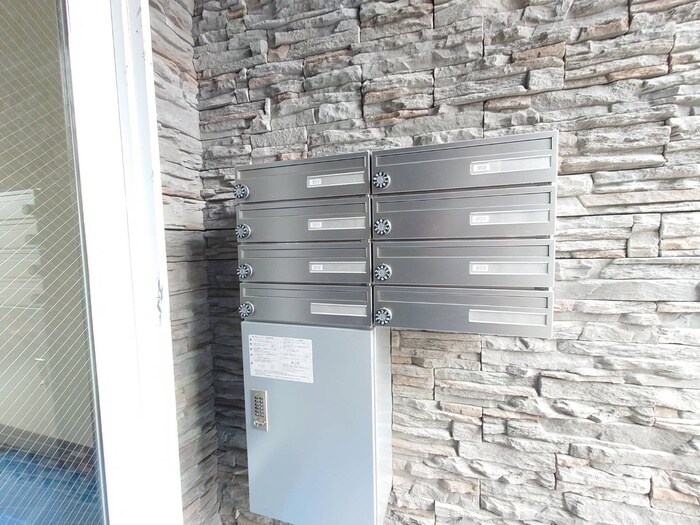 物件外観写真4　(エントランス部分)