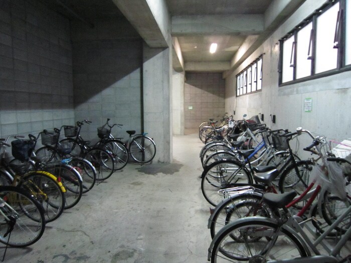 物件外観写真5　(駐輪場)
