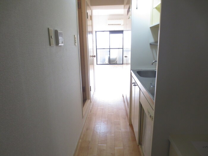 物件内観写真11　(玄関)