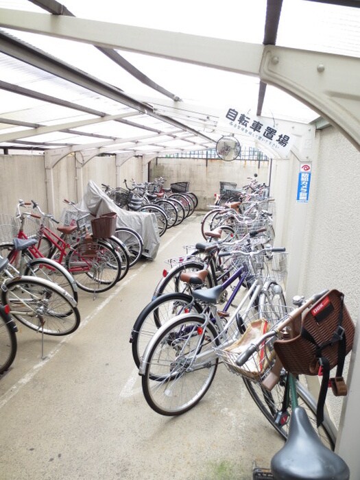 物件外観写真6　(駐輪場)