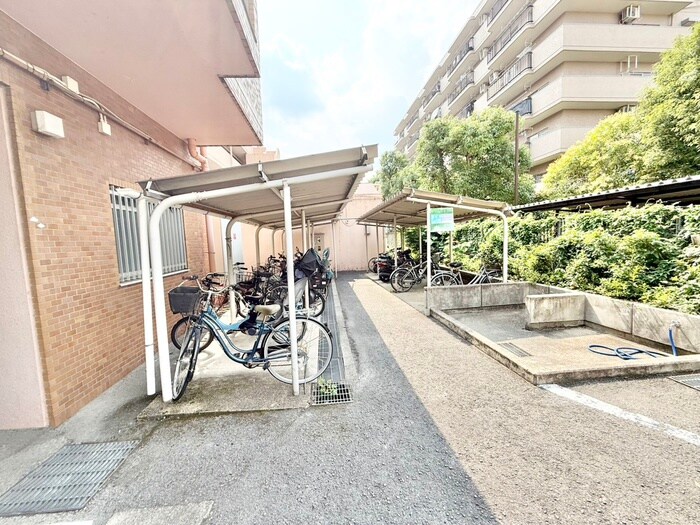 物件外観写真3　(駐輪場)