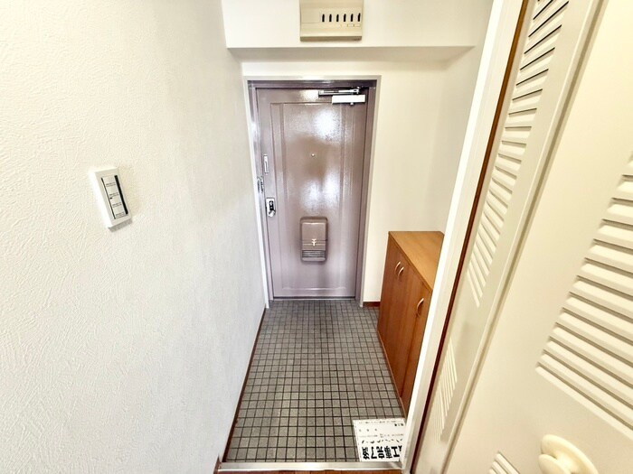 物件内観写真16　(玄関)