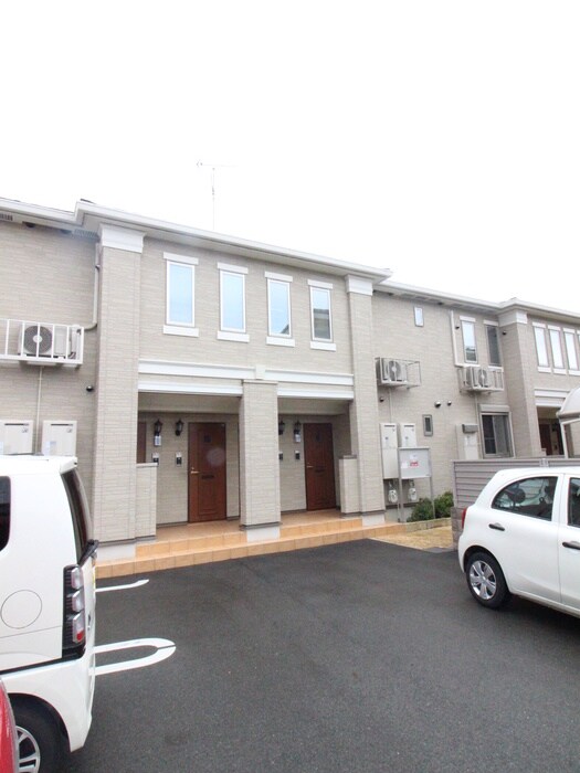 物件外観写真3　(駐車場)