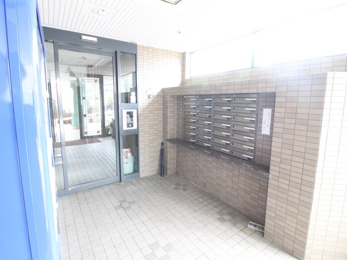物件外観写真6　(エントランス部分)